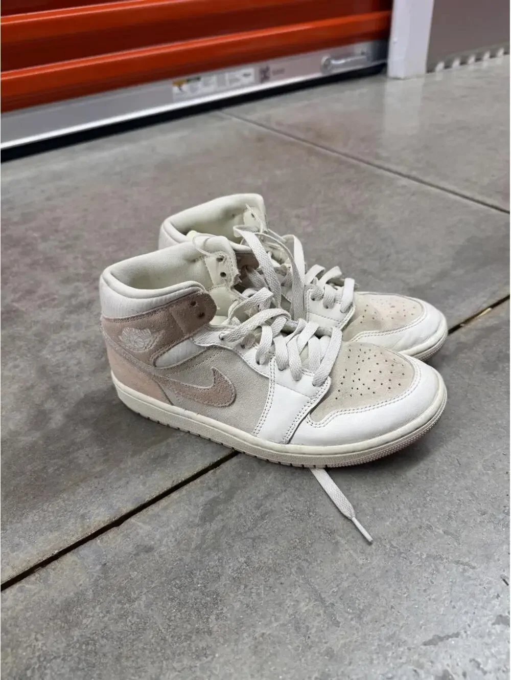 nike air Jordan 1 Mid SE Seersucker pink and white gym shoes size 8 WOMENS